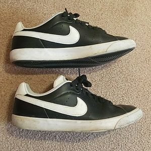 Nike Court Tour Sneakers